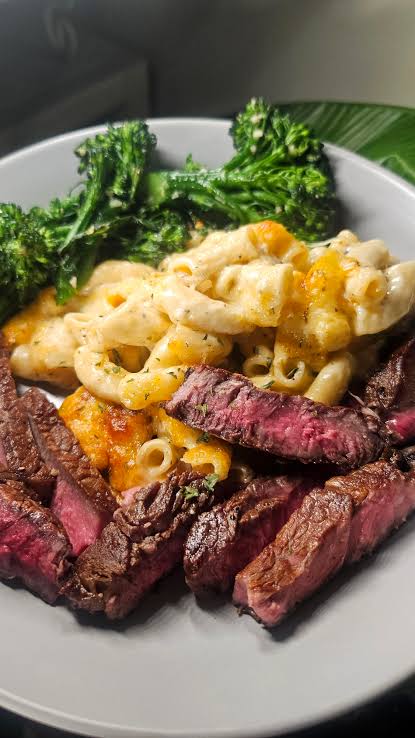 Sizzle Steak with Macaroni Cheese