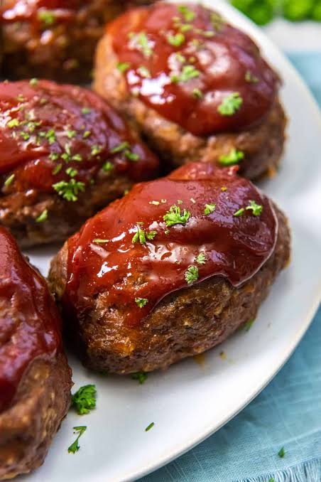 Mini Meatloaf with Potato Bake & Vegetables